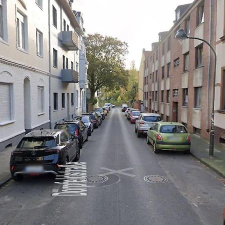 - Chilliges Zimmer In Dusseldorf Mit Balkon & Kuche; Big Tv And Bed - Exterior photo