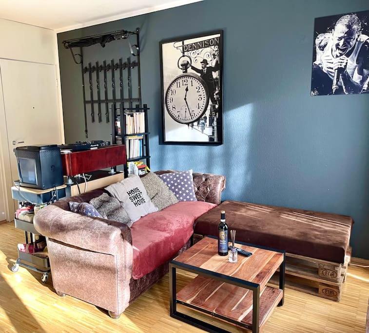 - Chilliges Zimmer In Dusseldorf Mit Balkon & Kuche; Big Tv And Bed - Exterior photo