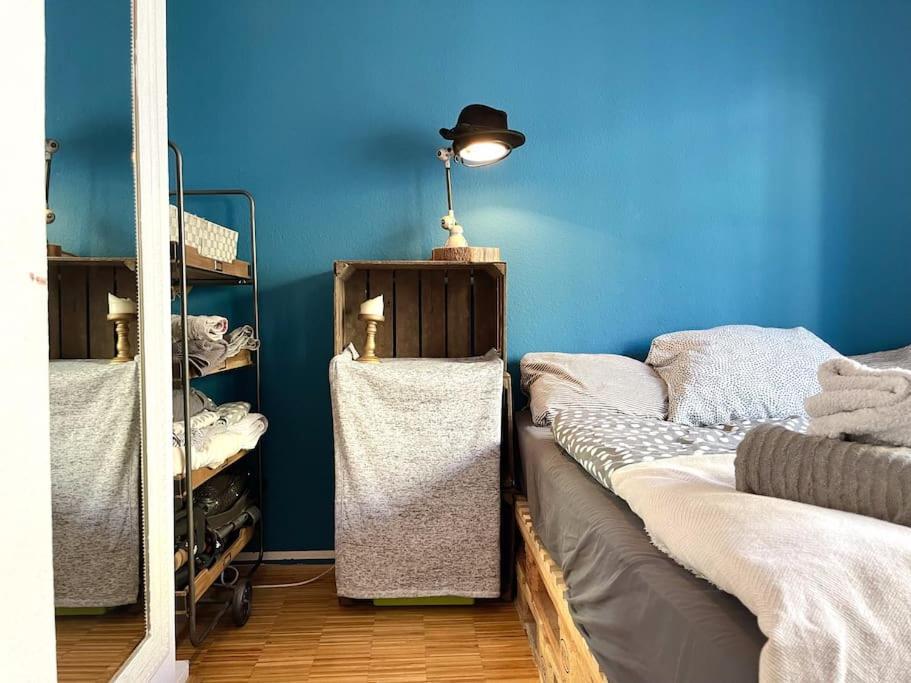 - Chilliges Zimmer In Dusseldorf Mit Balkon & Kuche; Big Tv And Bed - Exterior photo